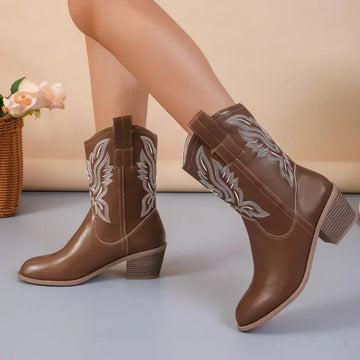 UrbanEdge Mid Heel Pointed Chelsea Boots