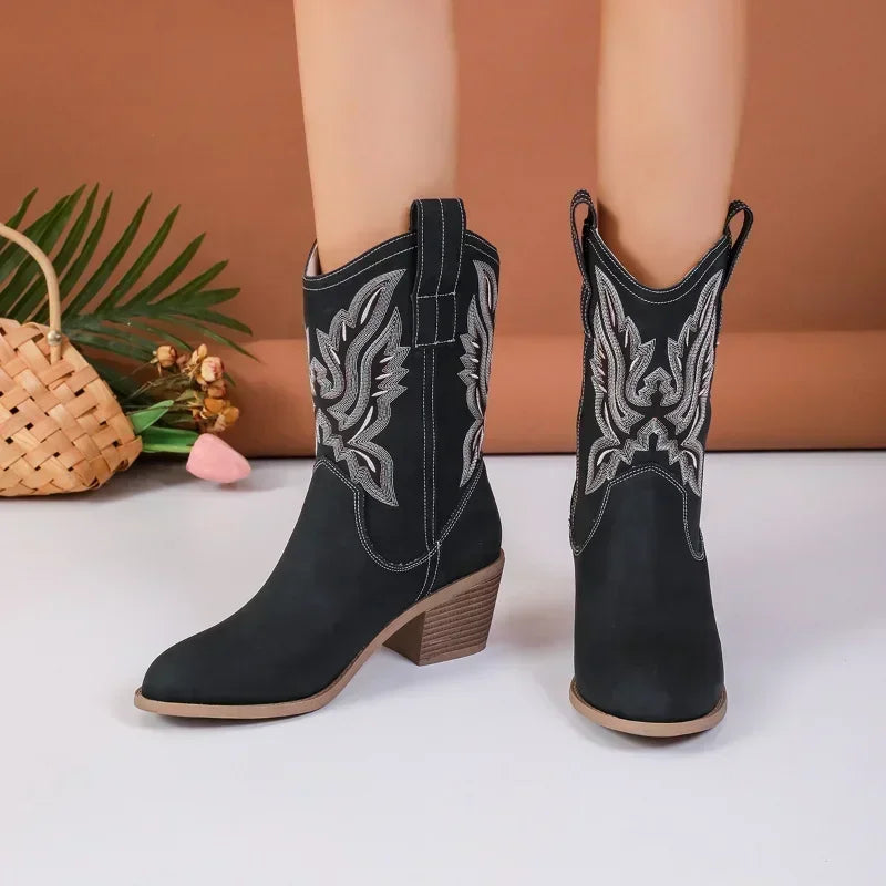 UrbanEdge Mid Heel Pointed Chelsea Boots